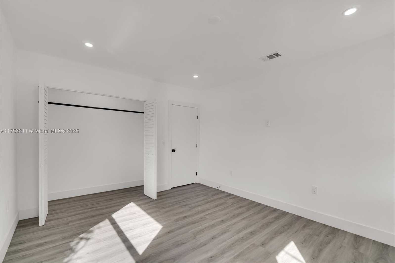 Small Image of 30 SOUTH WEST 7TH ST, Hallandale Beach Number 20