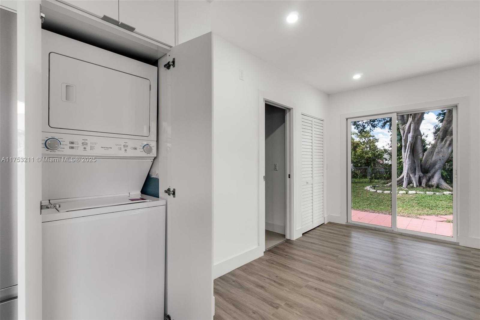 Small Image of 30 SOUTH WEST 7TH ST, Hallandale Beach Number 21