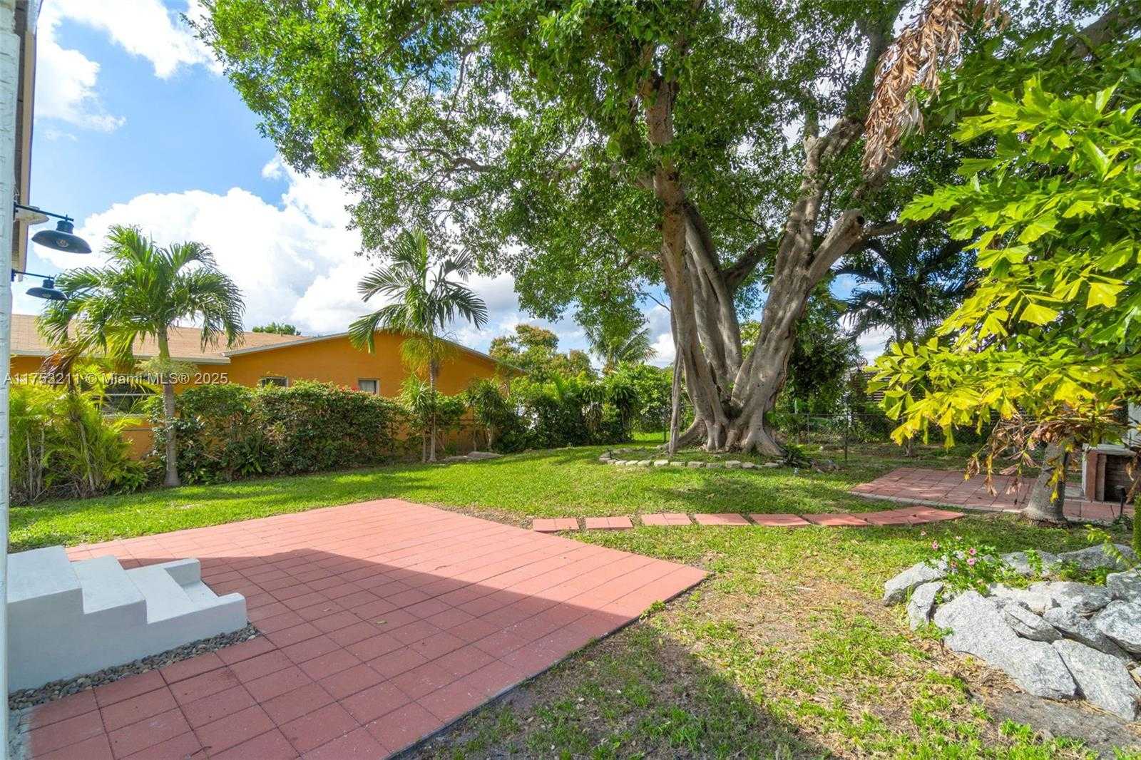 Small Image of 30 SOUTH WEST 7TH ST, Hallandale Beach Number 22