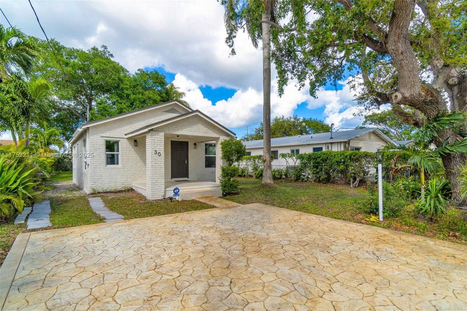 Small Image of 30 SOUTH WEST 7TH ST, Hallandale Beach Number 3