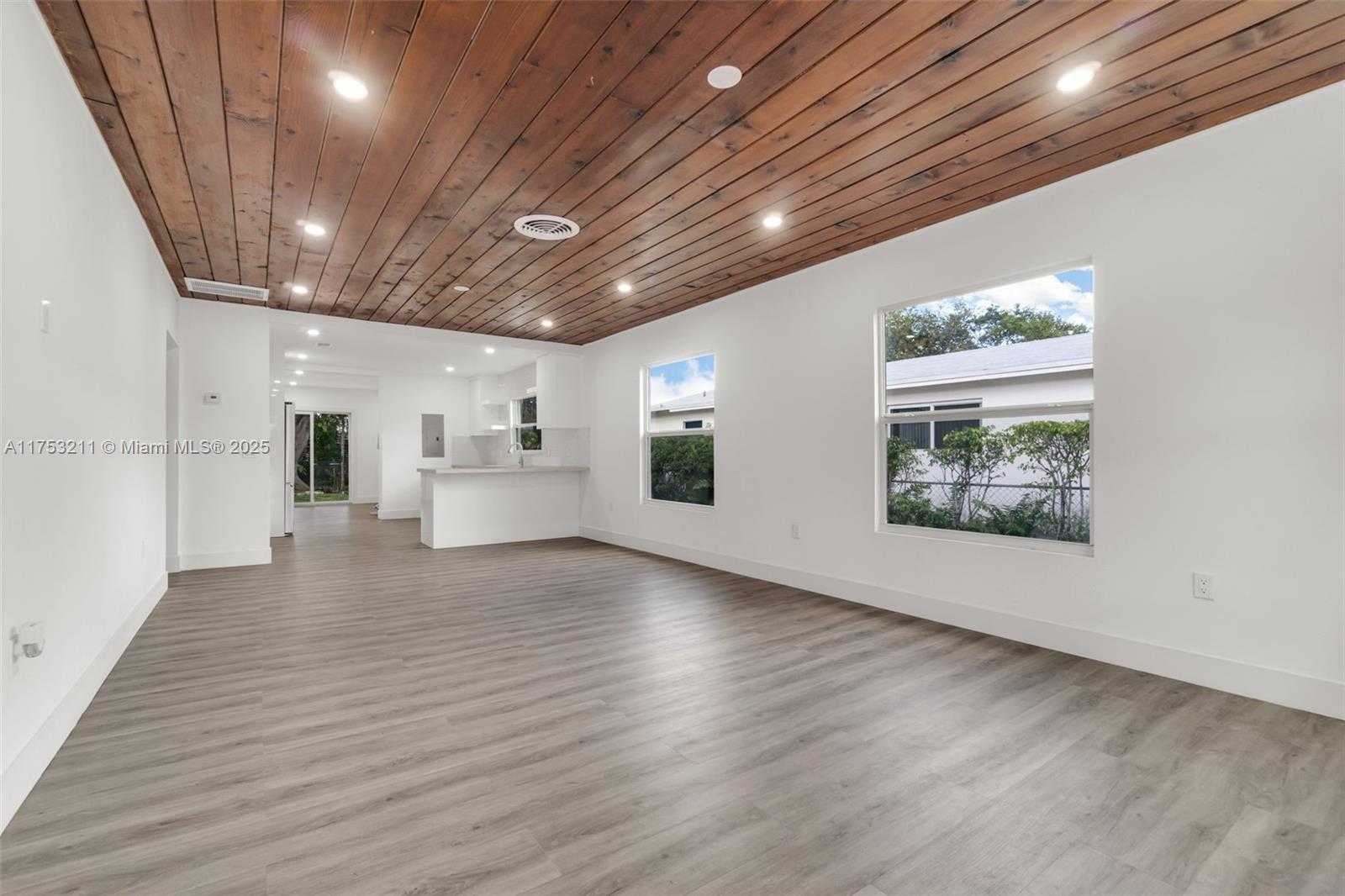 Small Image of 30 SOUTH WEST 7TH ST, Hallandale Beach Number 4