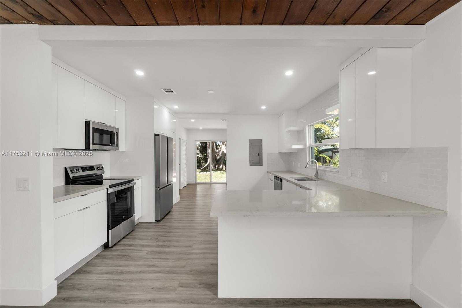Small Image of 30 SOUTH WEST 7TH ST, Hallandale Beach Number 9