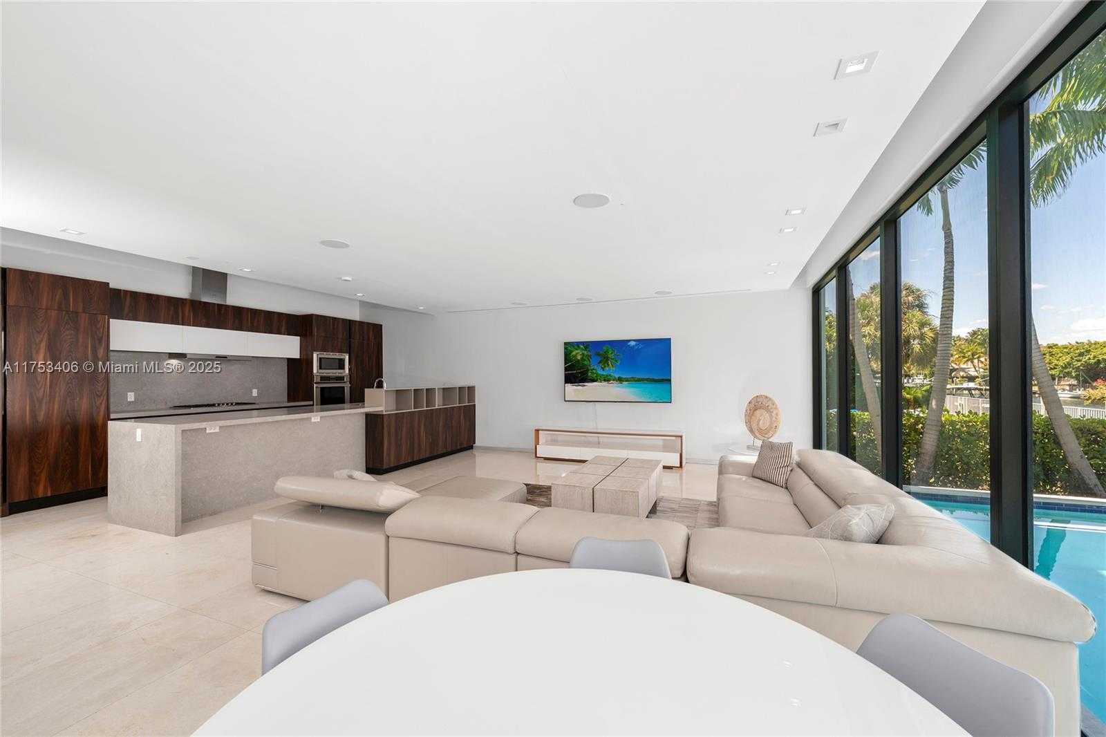 Small Image of 418 SUNSET DR, Hallandale Beach Number 10
