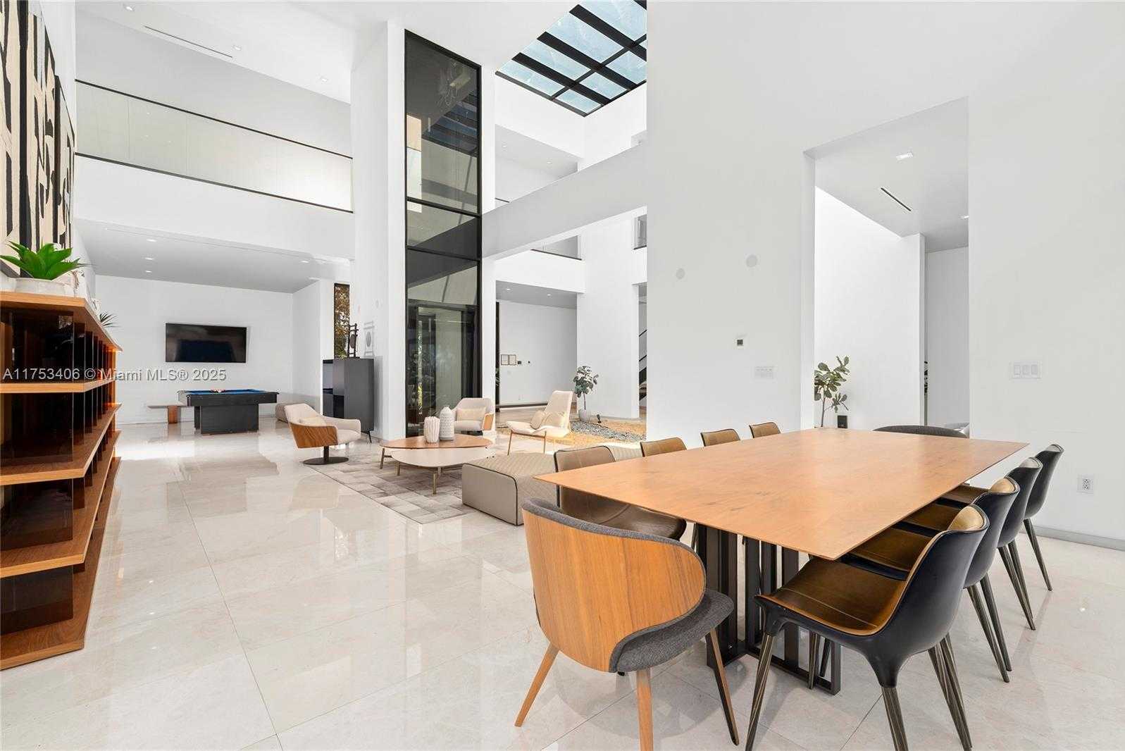 Small Image of 418 SUNSET DR, Hallandale Beach Number 16