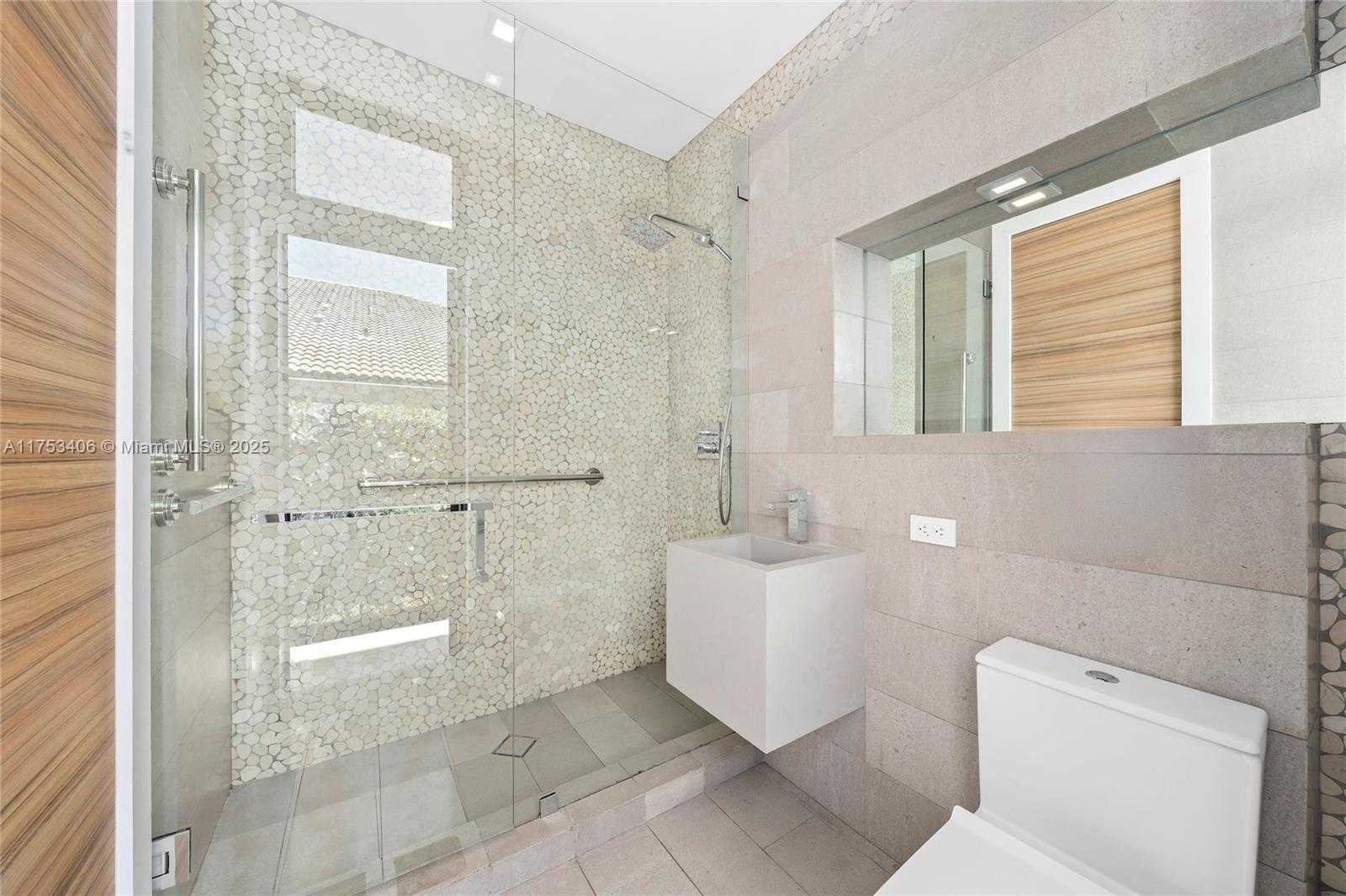 Small Image of 418 SUNSET DR, Hallandale Beach Number 20