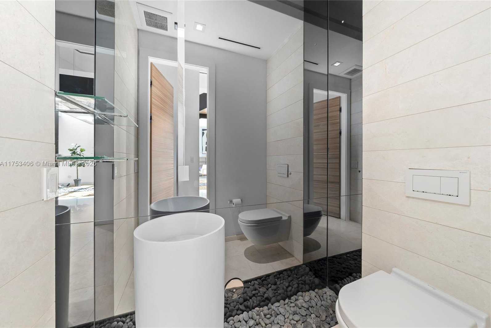 Small Image of 418 SUNSET DR, Hallandale Beach Number 21