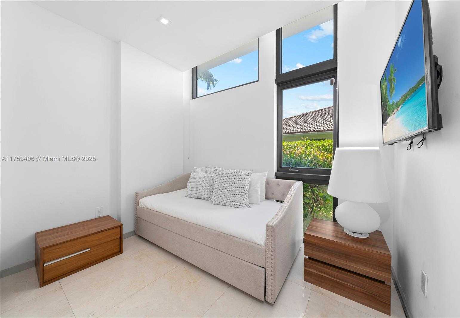 Small Image of 418 SUNSET DR, Hallandale Beach Number 22