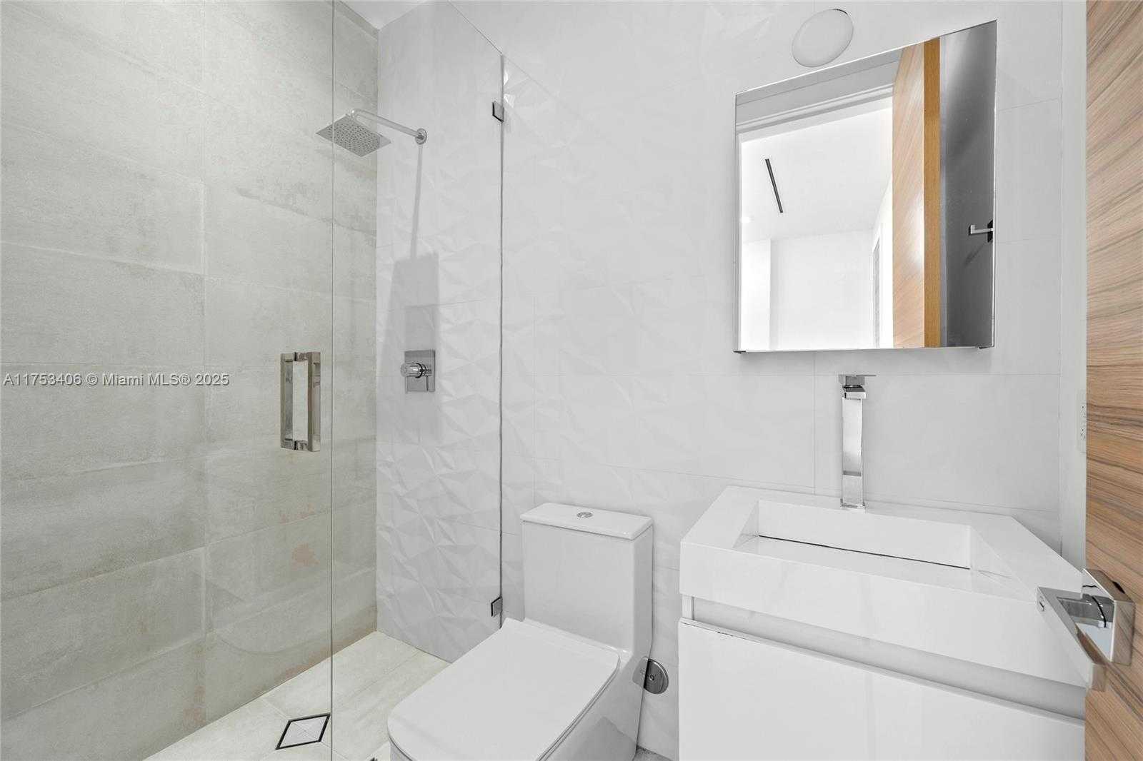 Small Image of 418 SUNSET DR, Hallandale Beach Number 23