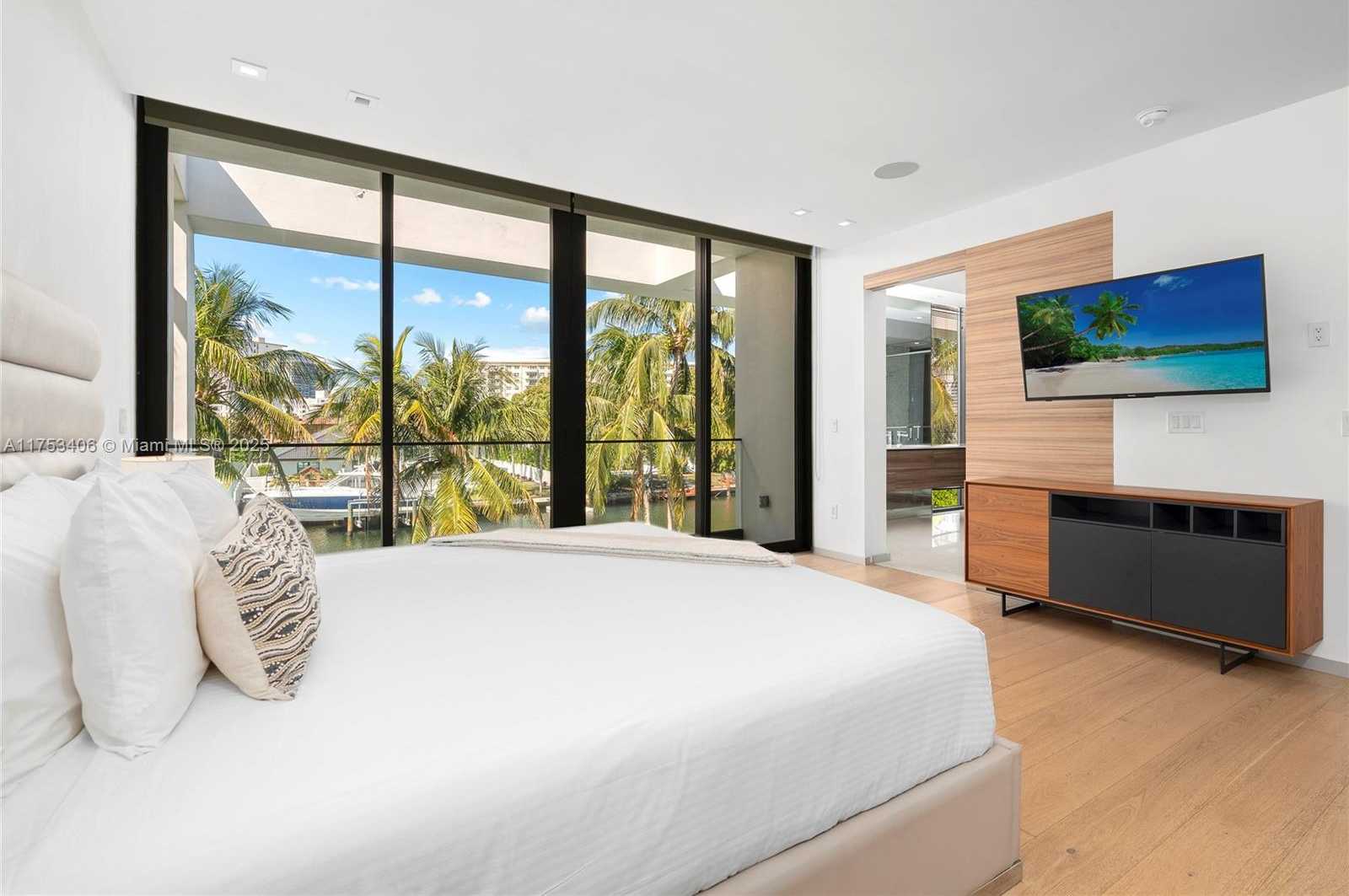 Small Image of 418 SUNSET DR, Hallandale Beach Number 28