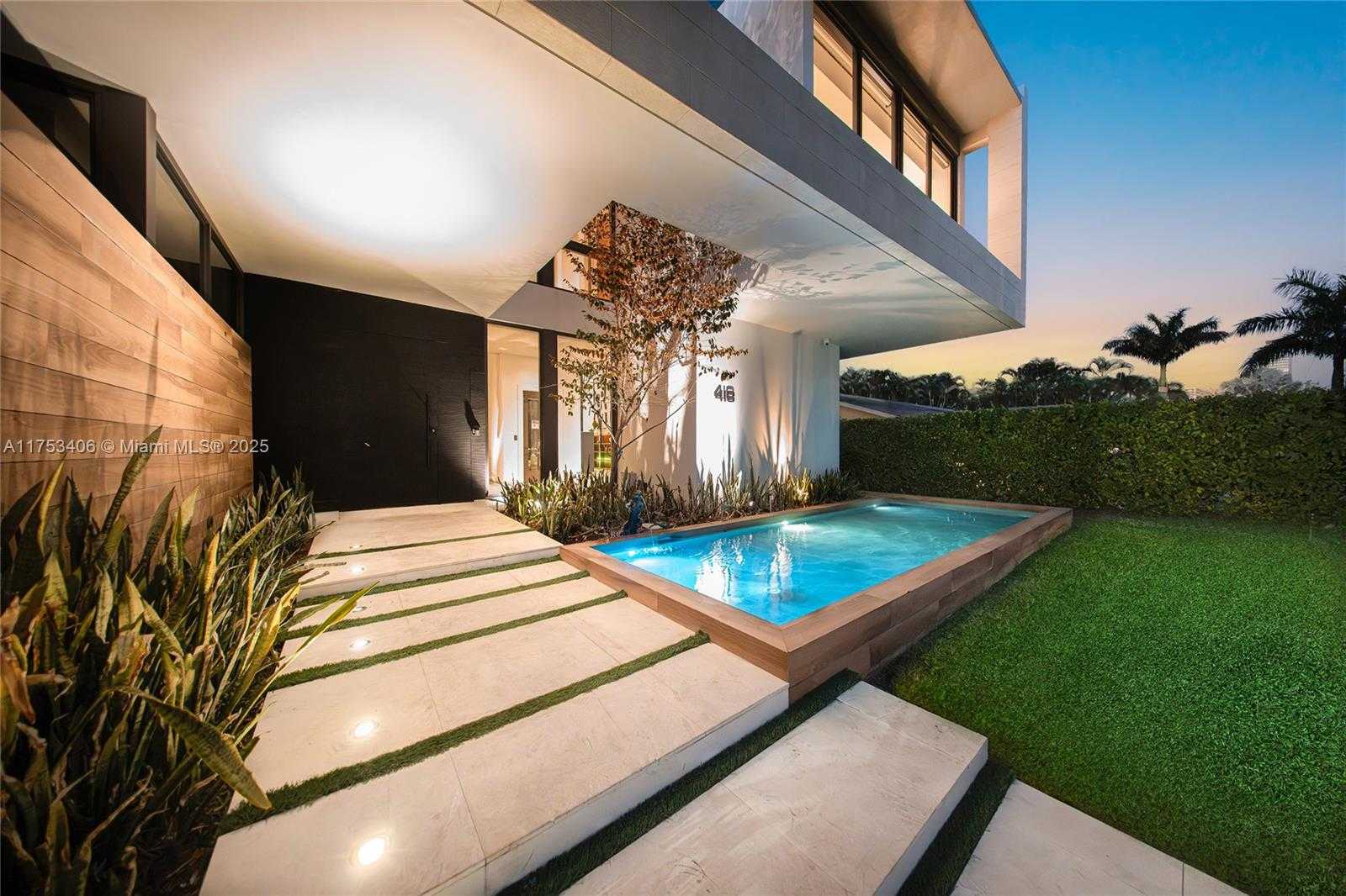 Small Image of 418 SUNSET DR, Hallandale Beach Number 3
