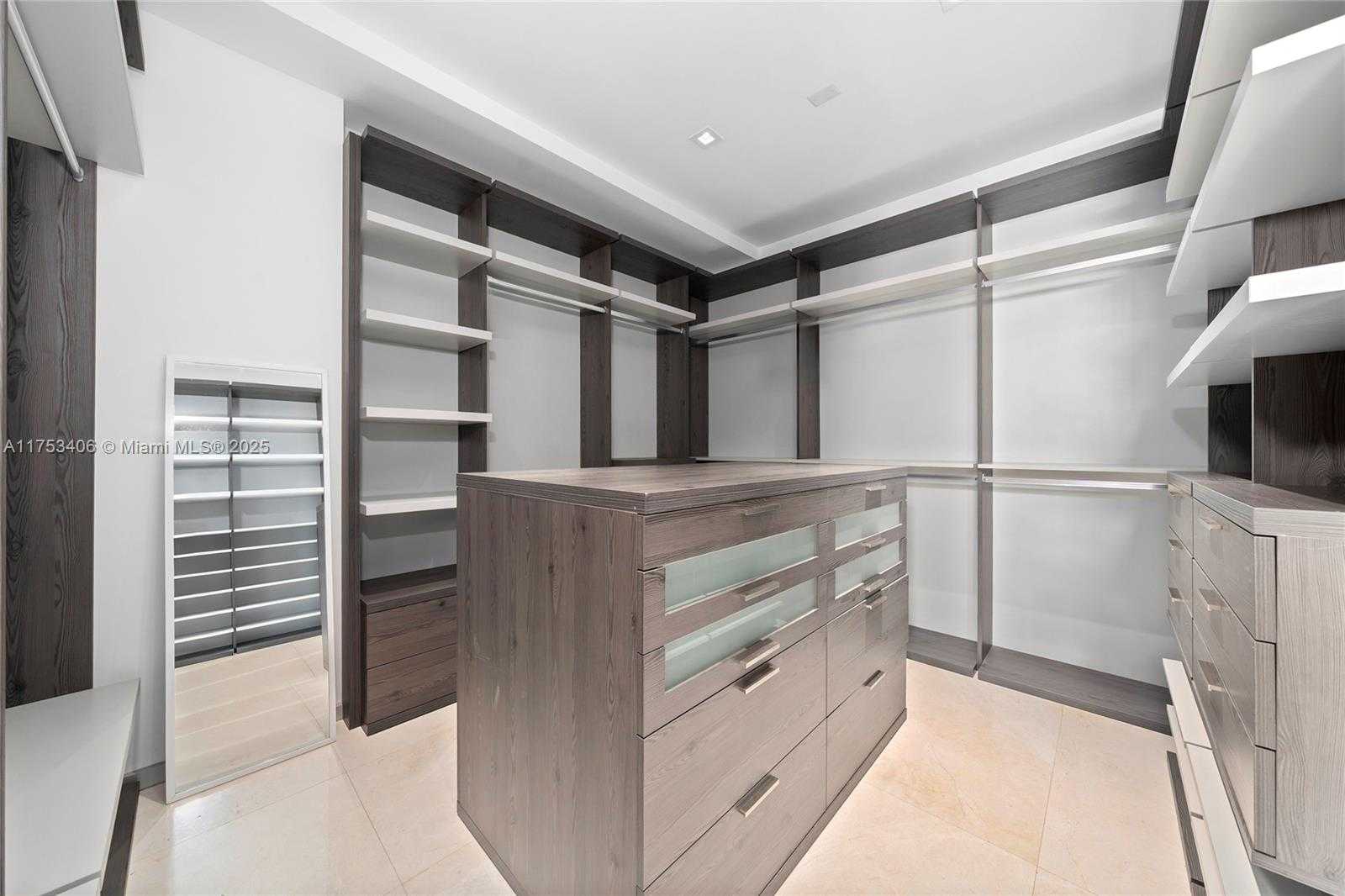 Small Image of 418 SUNSET DR, Hallandale Beach Number 30
