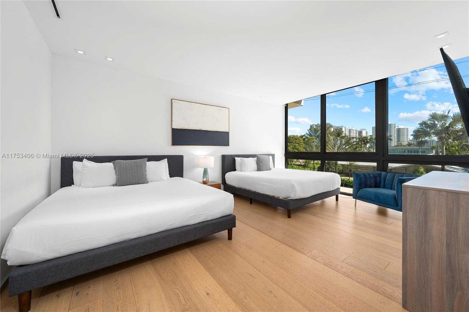 Small Image of 418 SUNSET DR, Hallandale Beach Number 34