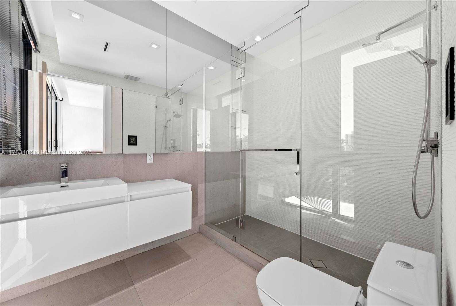 Small Image of 418 SUNSET DR, Hallandale Beach Number 35