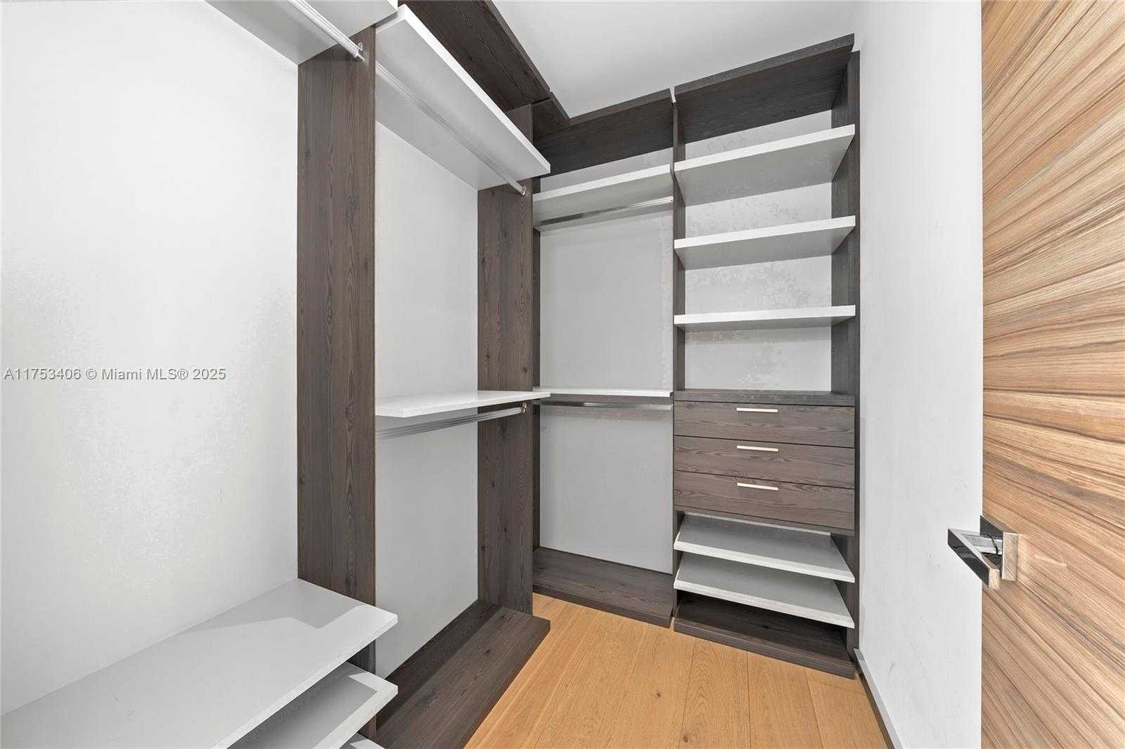 Small Image of 418 SUNSET DR, Hallandale Beach Number 36