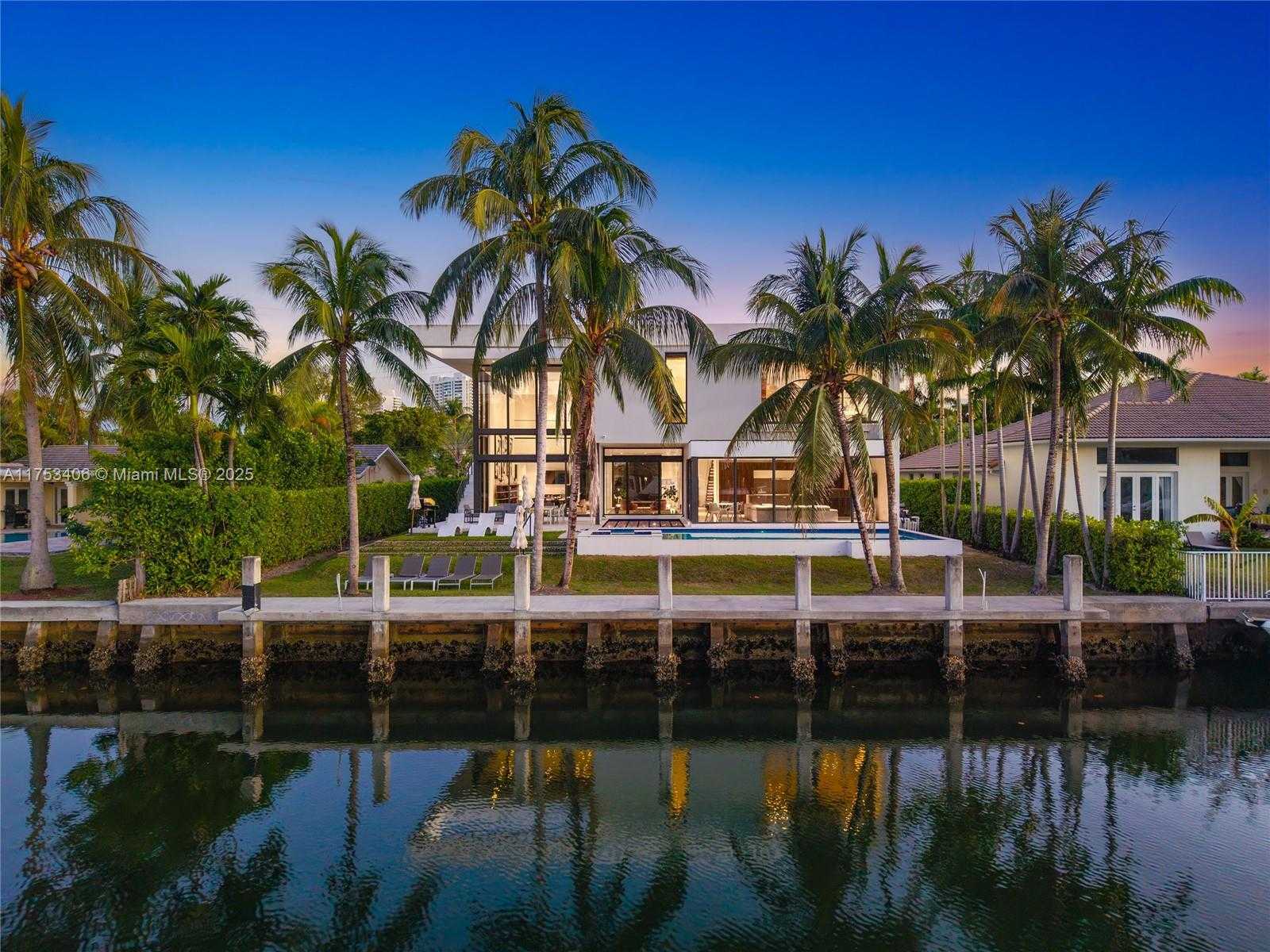 Small Image of 418 SUNSET DR, Hallandale Beach Number 4