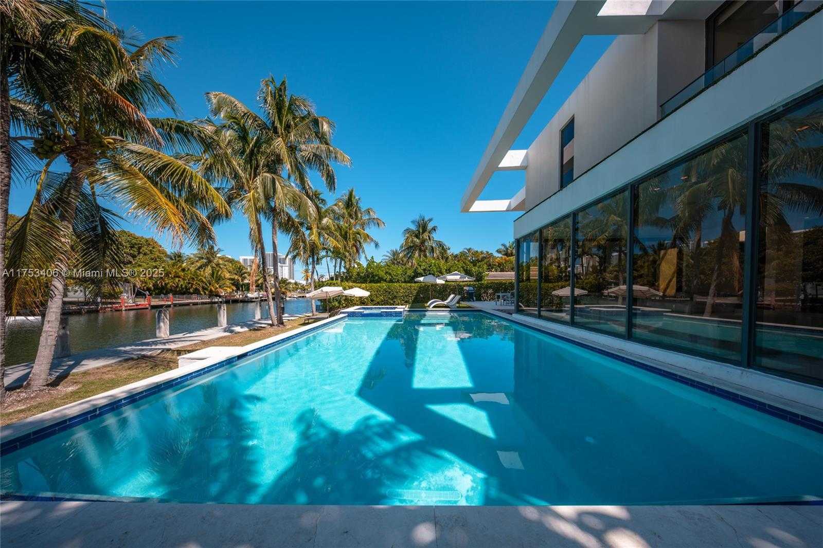 Small Image of 418 SUNSET DR, Hallandale Beach Number 42