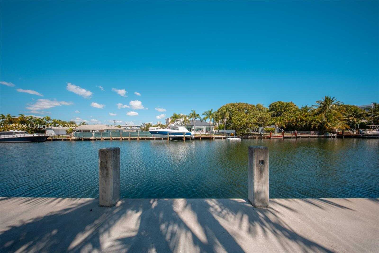 Small Image of 418 SUNSET DR, Hallandale Beach Number 43