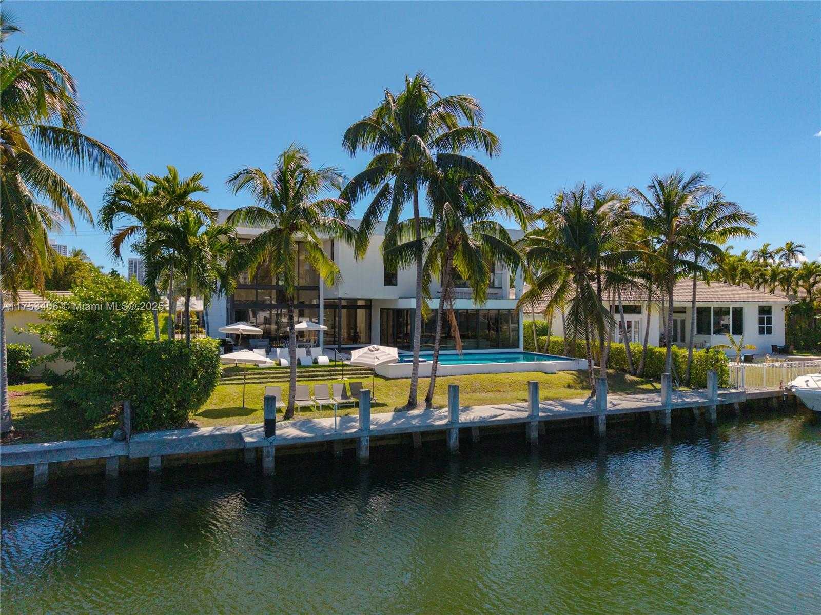 Small Image of 418 SUNSET DR, Hallandale Beach Number 44