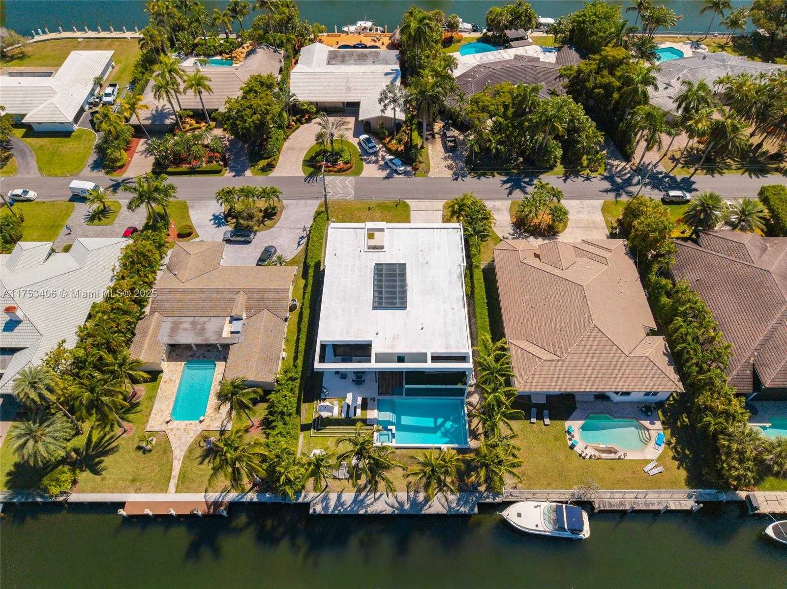 Small Image of 418 SUNSET DR, Hallandale Beach Number 45