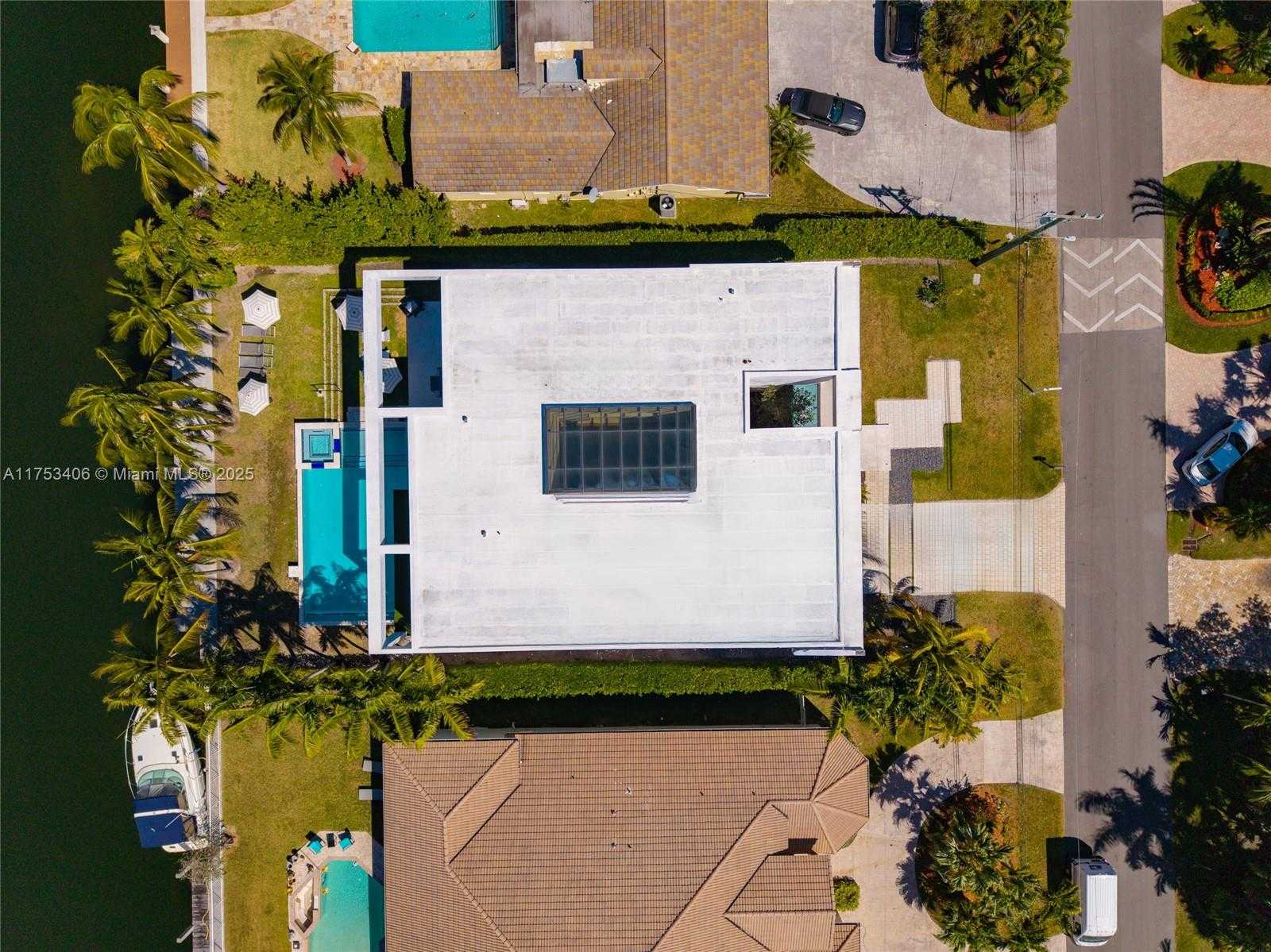 Small Image of 418 SUNSET DR, Hallandale Beach Number 46