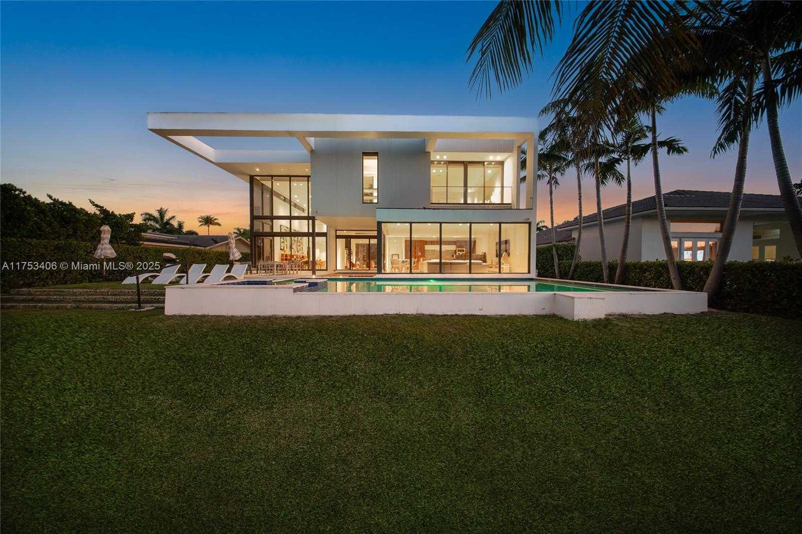 Small Image of 418 SUNSET DR, Hallandale Beach Number 5