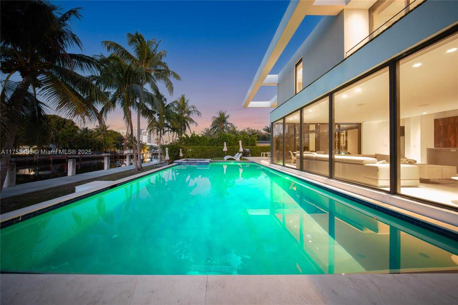 Small Image of 418 SUNSET DR, Hallandale Beach Number 6