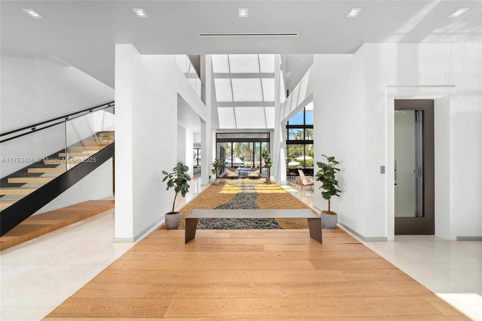 Small Image of 418 SUNSET DR, Hallandale Beach Number 7