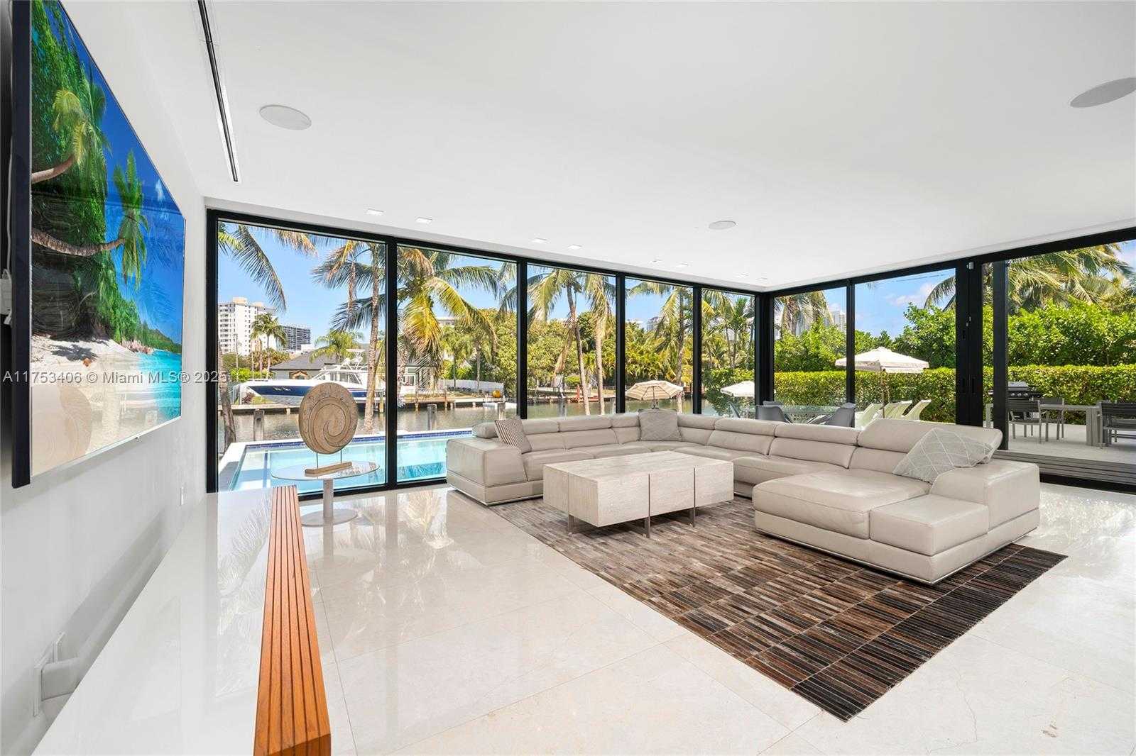 Small Image of 418 SUNSET DR, Hallandale Beach Number 9