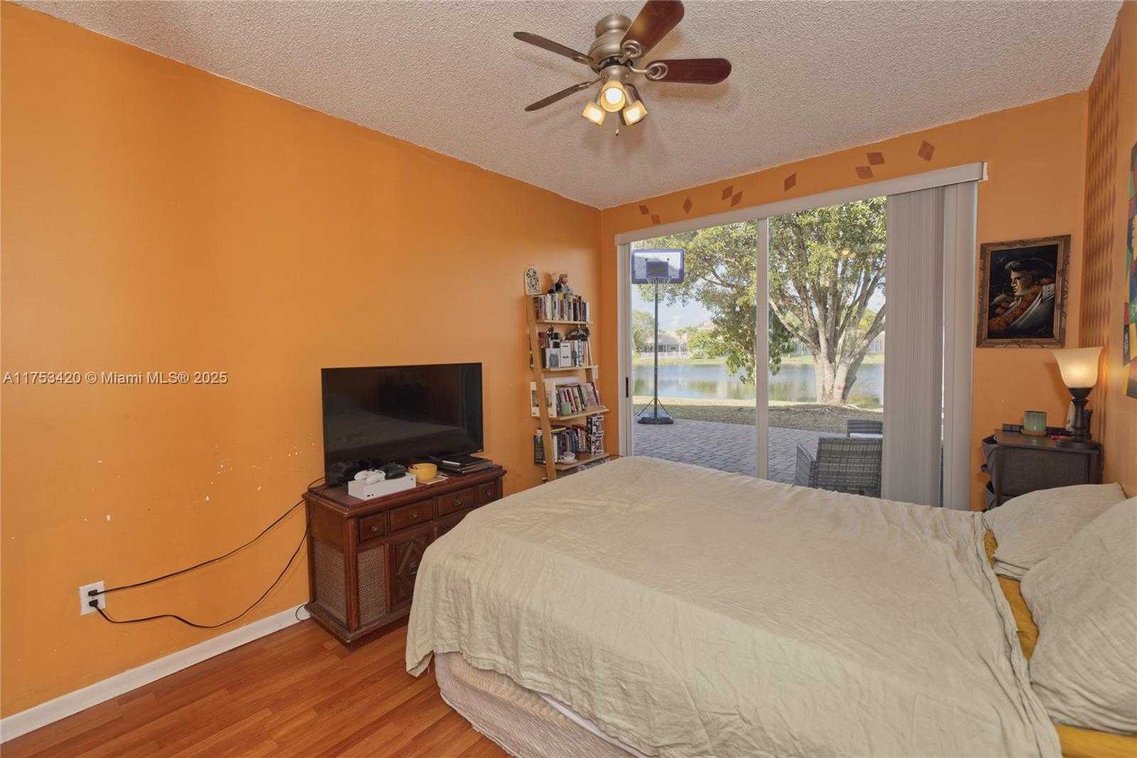 Small Image of 15343 NORTH WEST 14TH RD, Pembroke Pines Number 24