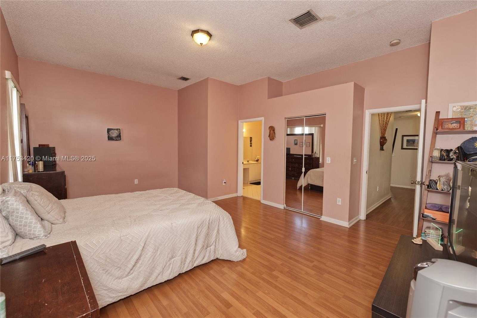 Small Image of 15343 NORTH WEST 14TH RD, Pembroke Pines Number 30