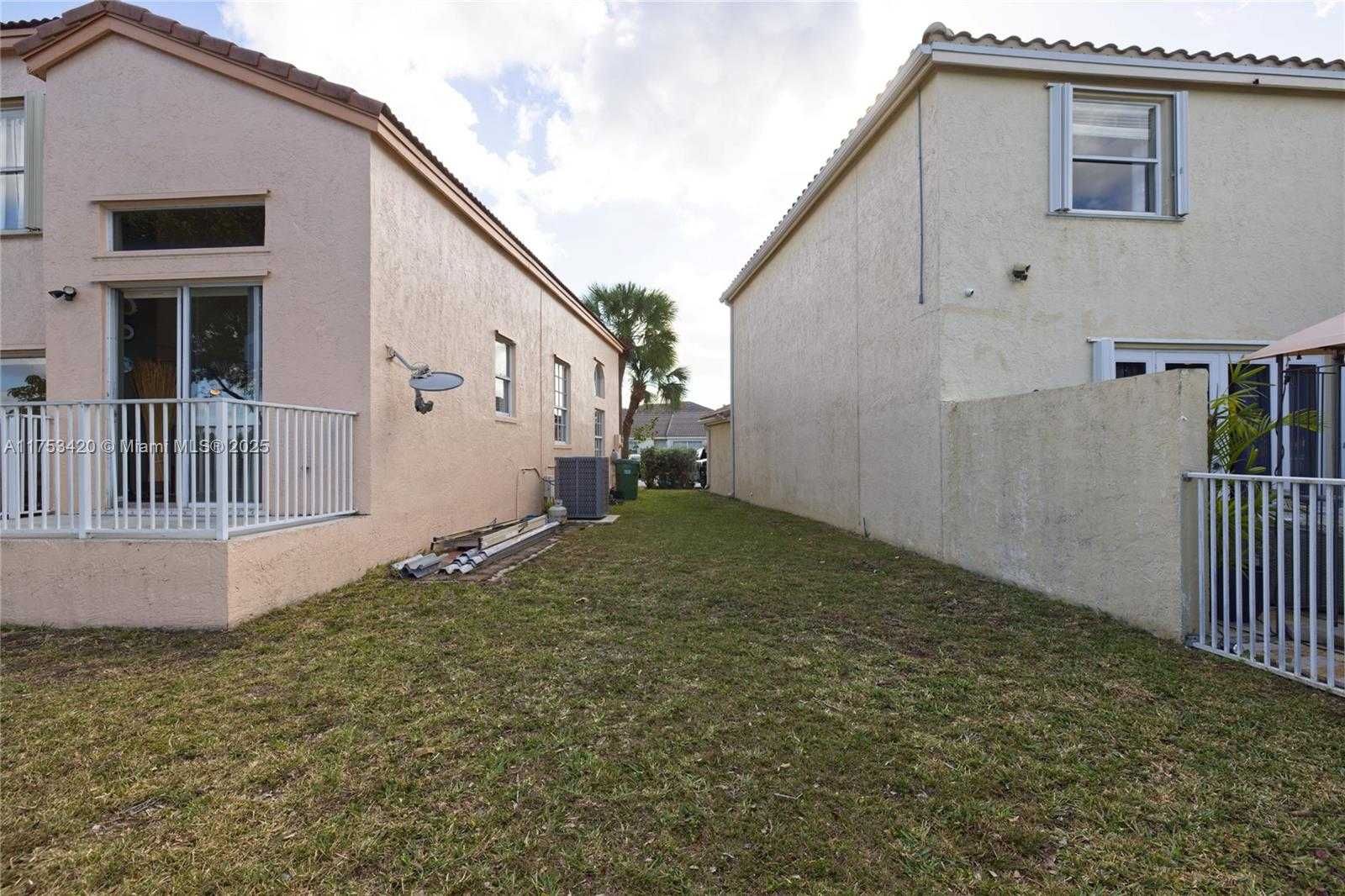 Small Image of 15343 NORTH WEST 14TH RD, Pembroke Pines Number 45