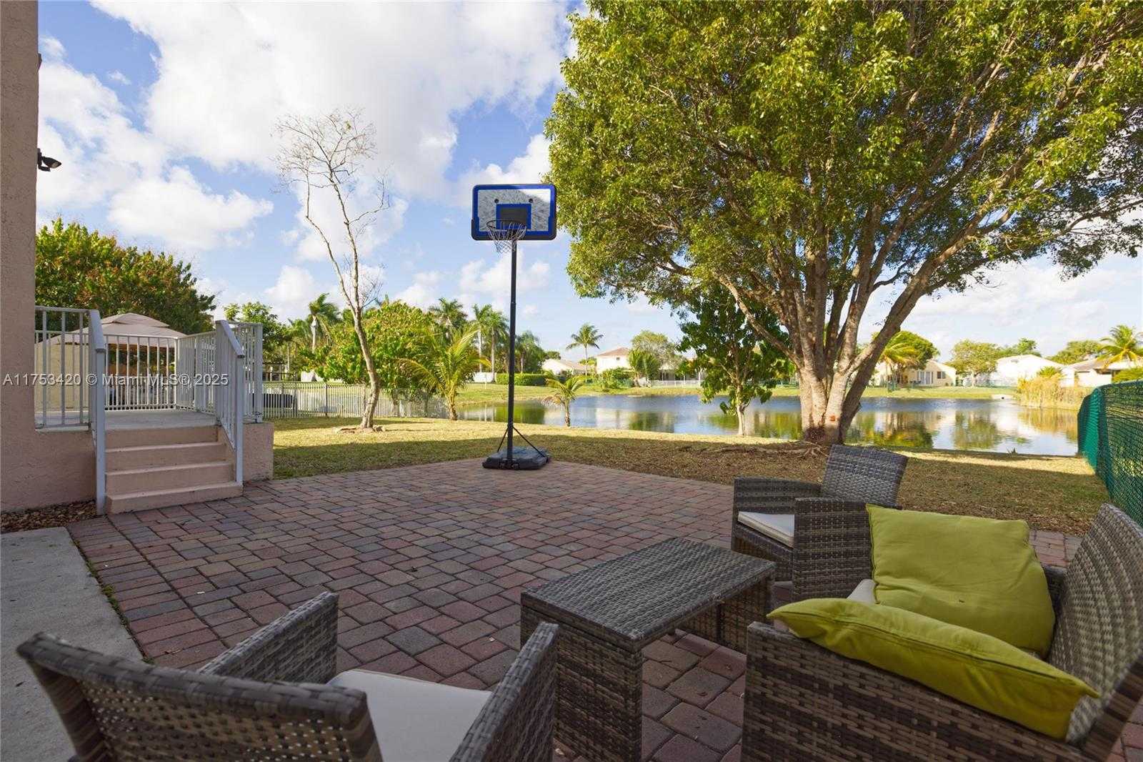 Small Image of 15343 NORTH WEST 14TH RD, Pembroke Pines Number 47