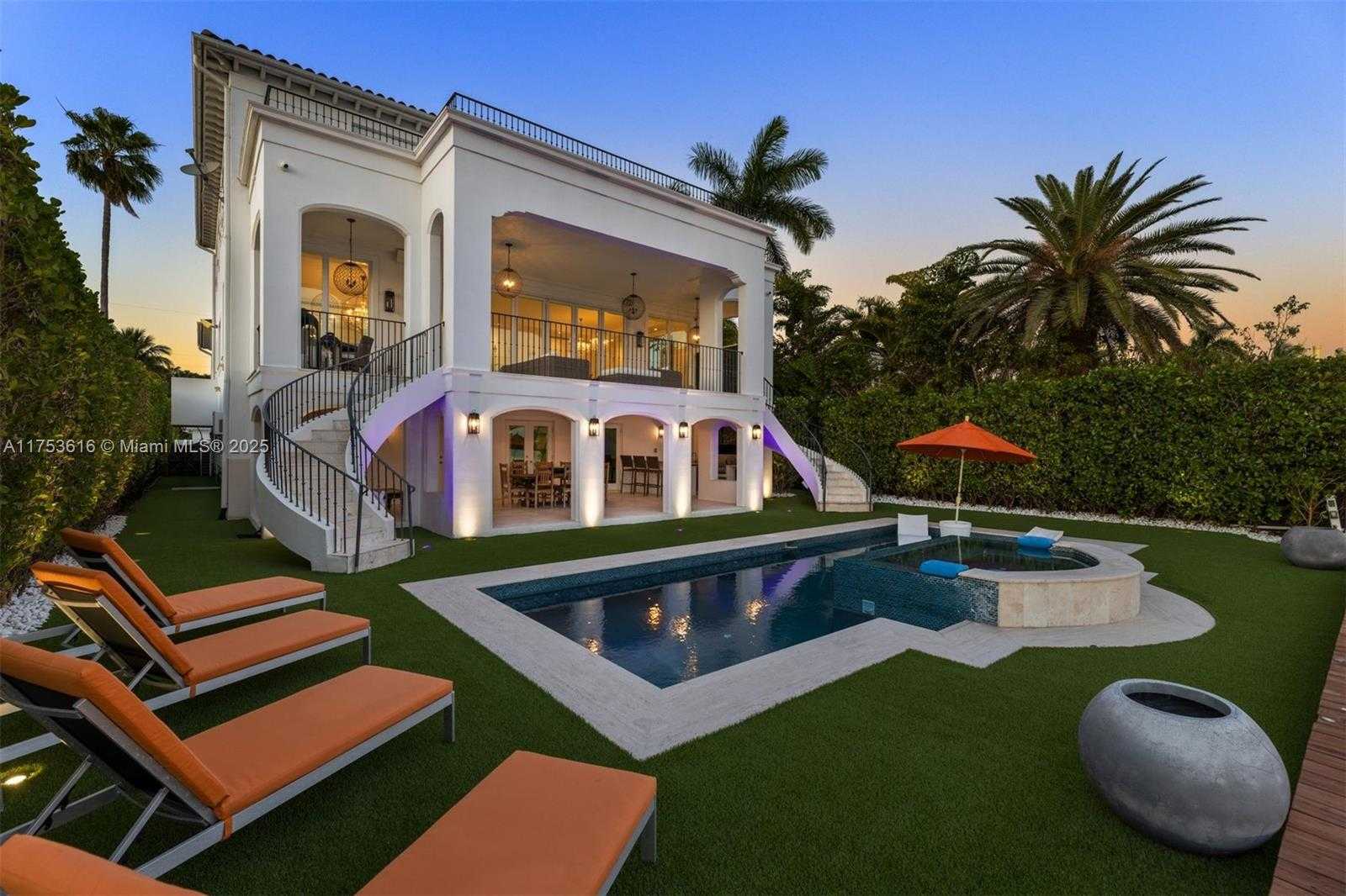Small Image of 1460 SOUTH TREASURE DR, North Bay Village Number 11