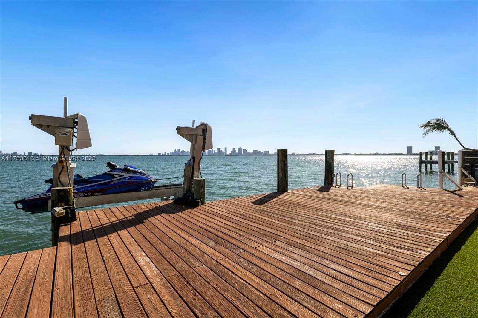 Small Image of 1460 SOUTH TREASURE DR, North Bay Village Number 26