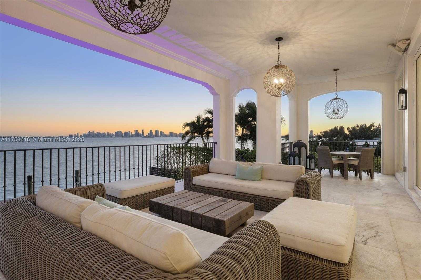 Small Image of 1460 SOUTH TREASURE DR, North Bay Village Number 28