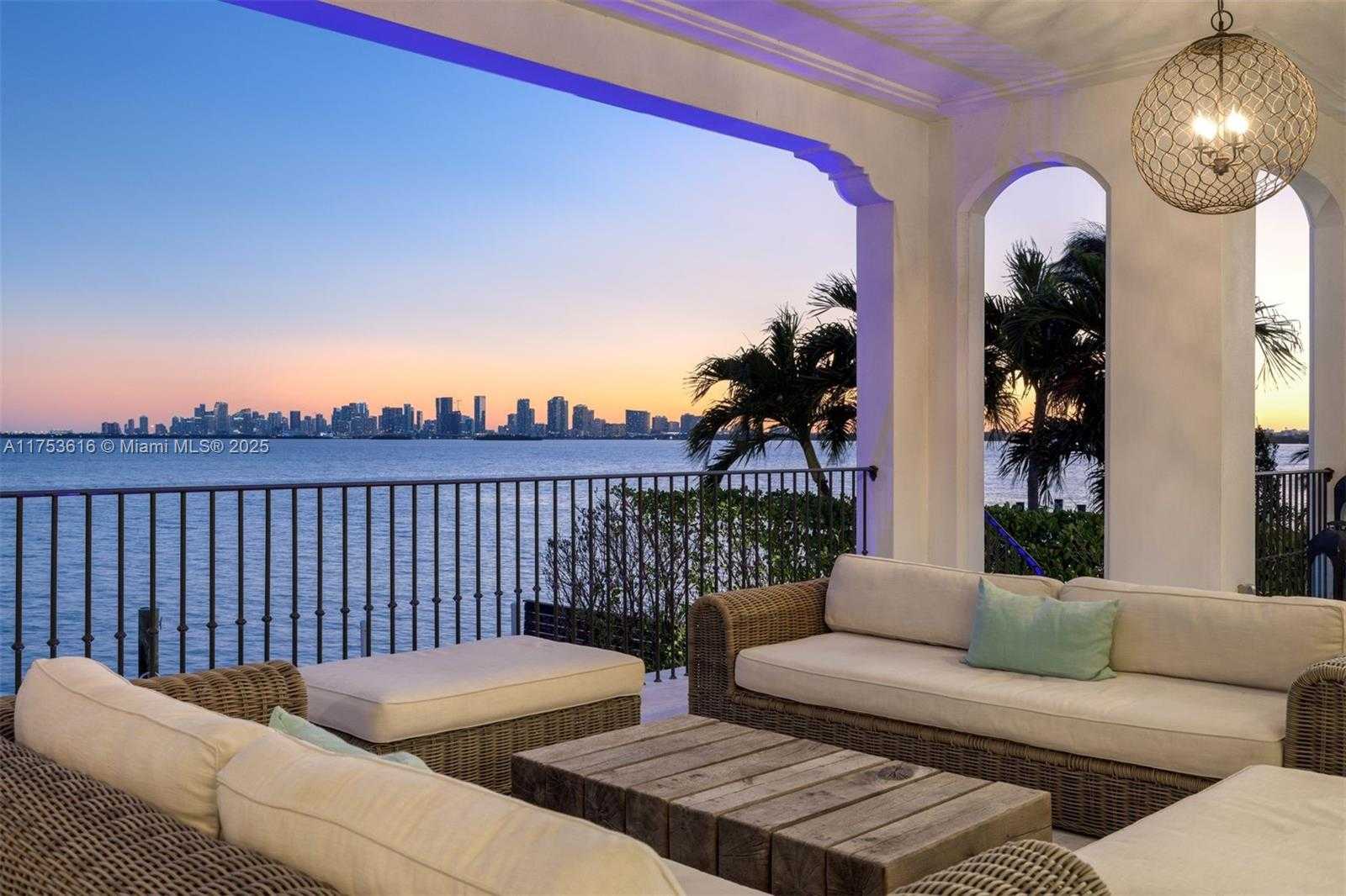 Small Image of 1460 SOUTH TREASURE DR, North Bay Village Number 29