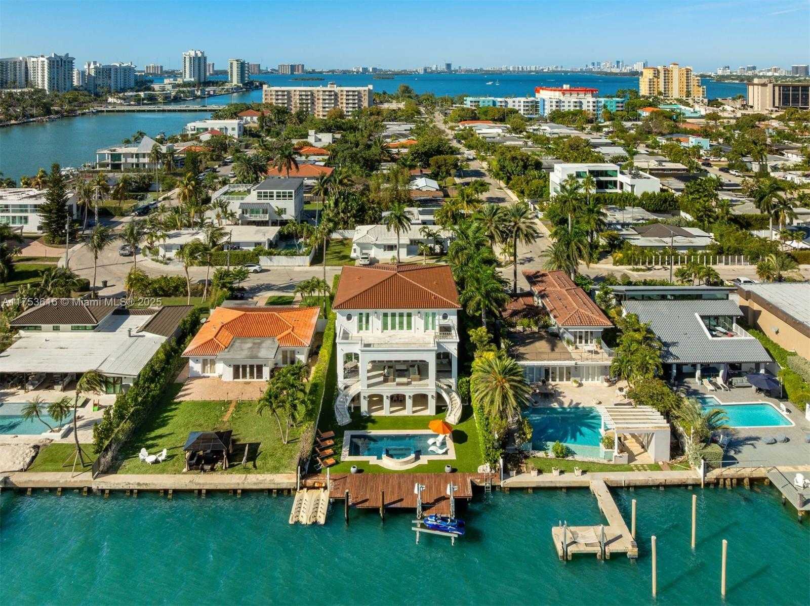 Small Image of 1460 SOUTH TREASURE DR, North Bay Village Number 4