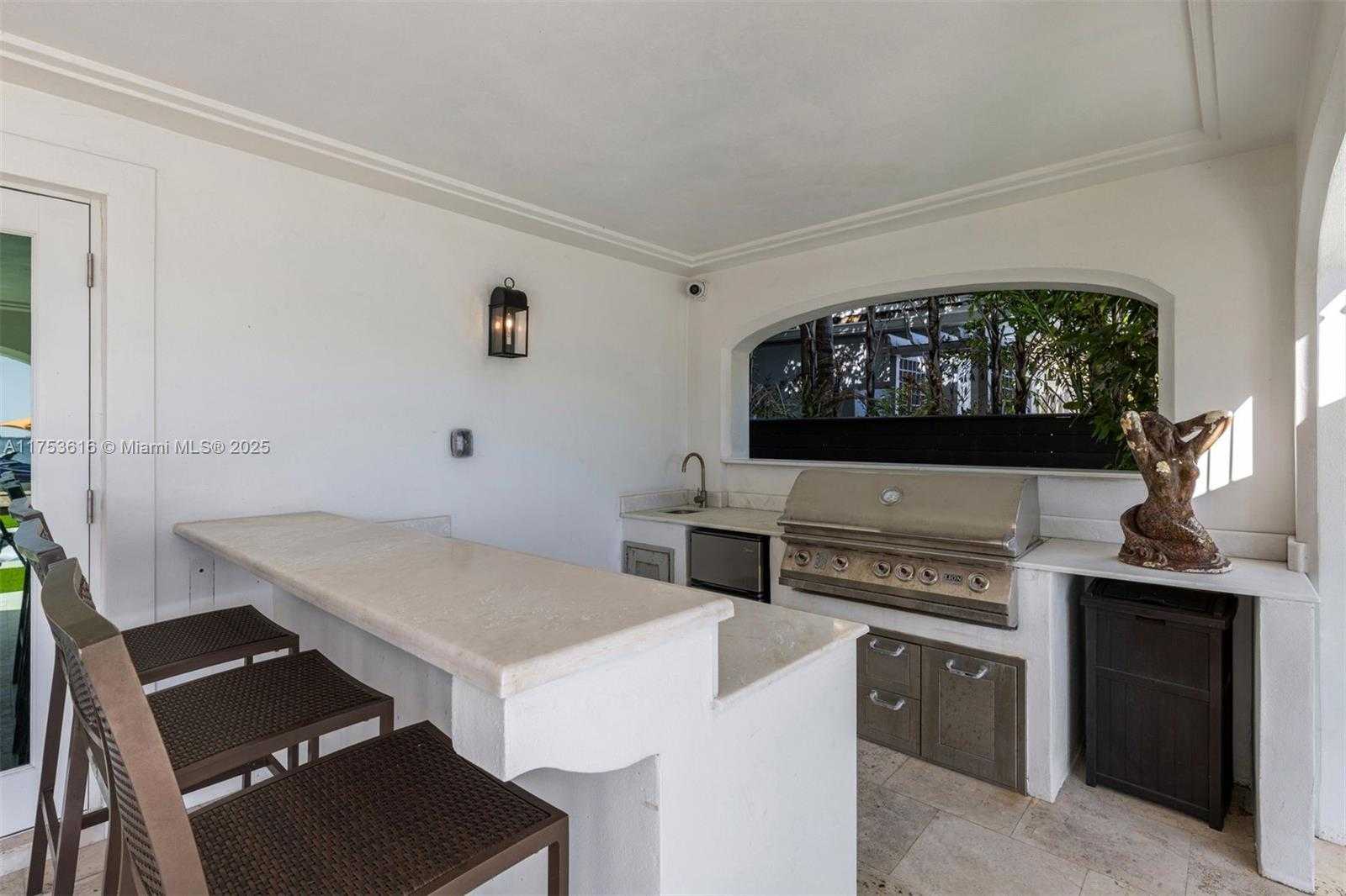 Small Image of 1460 SOUTH TREASURE DR, North Bay Village Number 63
