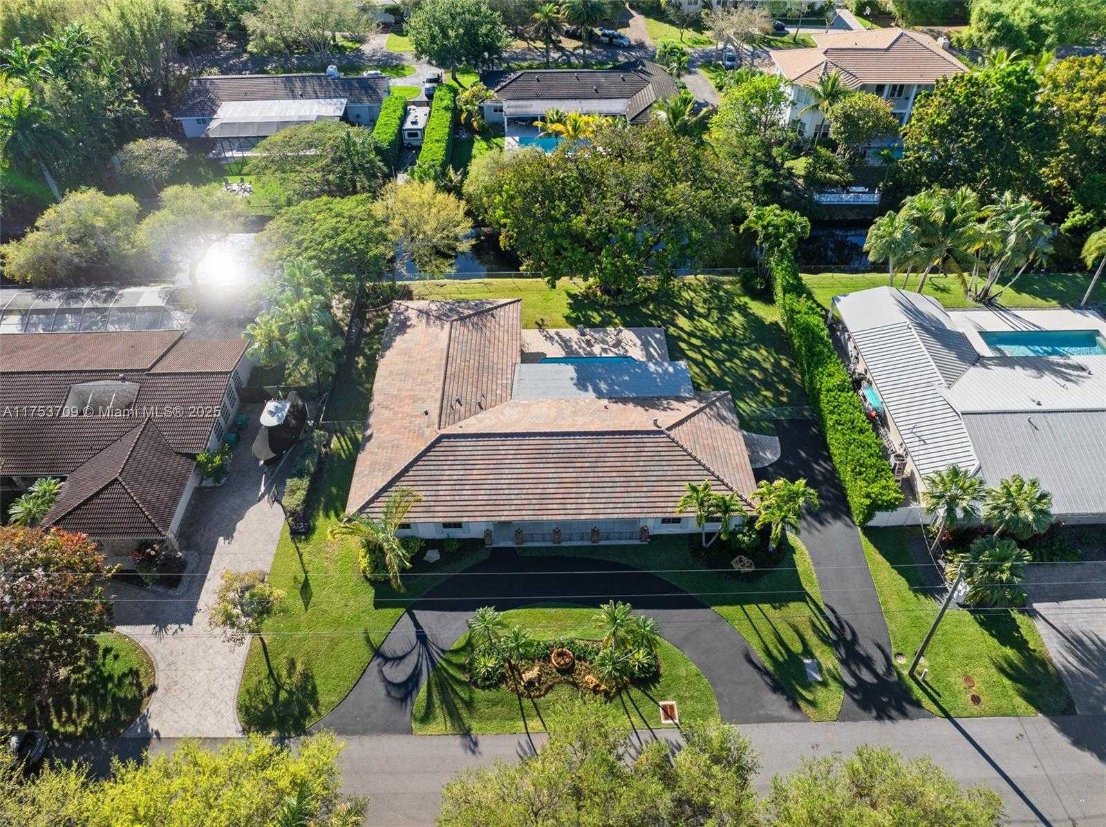 Small Image of 13060 SOUTH WEST 70TH AVE, Pinecrest Number 2
