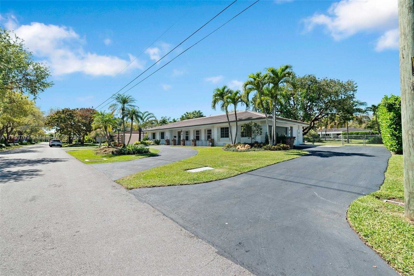 Small Image of 13060 SOUTH WEST 70TH AVE, Pinecrest Number 3