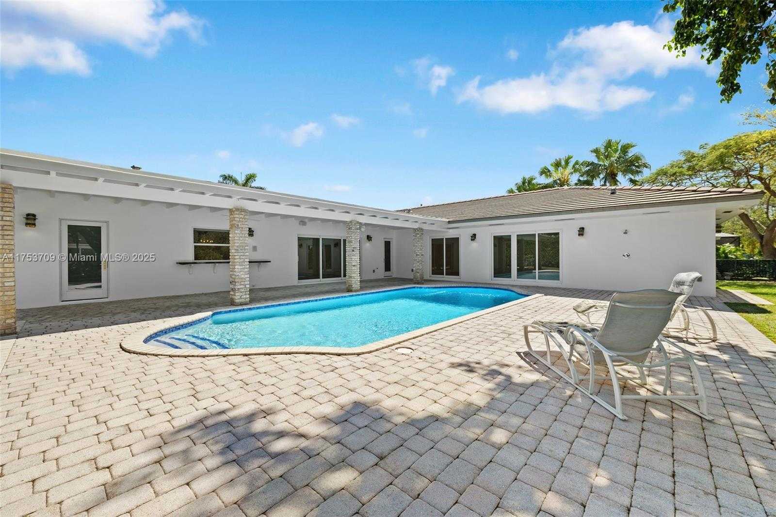 Small Image of 13060 SOUTH WEST 70TH AVE, Pinecrest Number 44