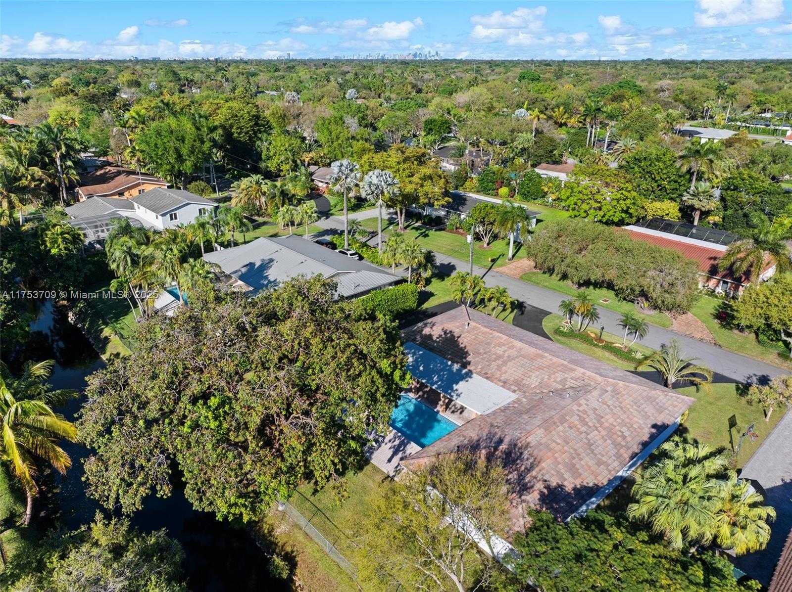 Small Image of 13060 SOUTH WEST 70TH AVE, Pinecrest Number 46