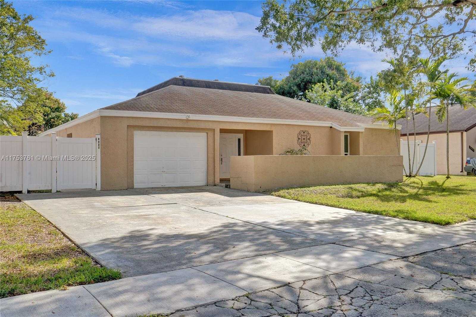 Small Image of 9440 SOUTH WEST 49TH PL, Cooper City Number 2
