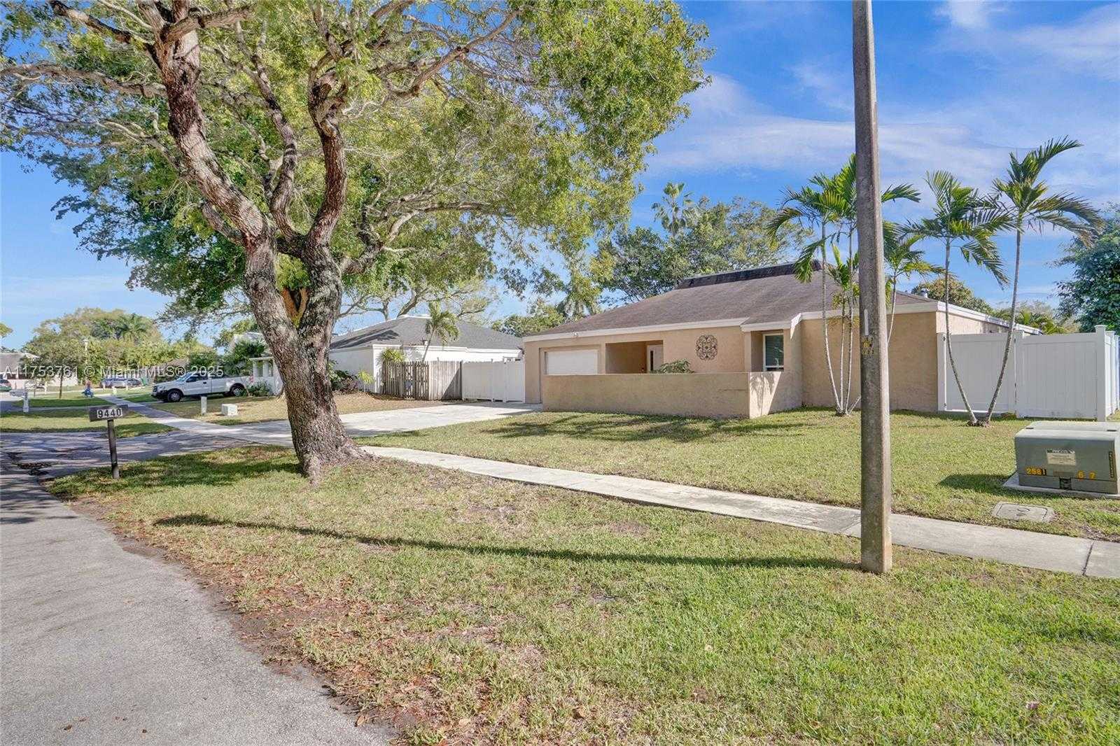 Small Image of 9440 SOUTH WEST 49TH PL, Cooper City Number 49
