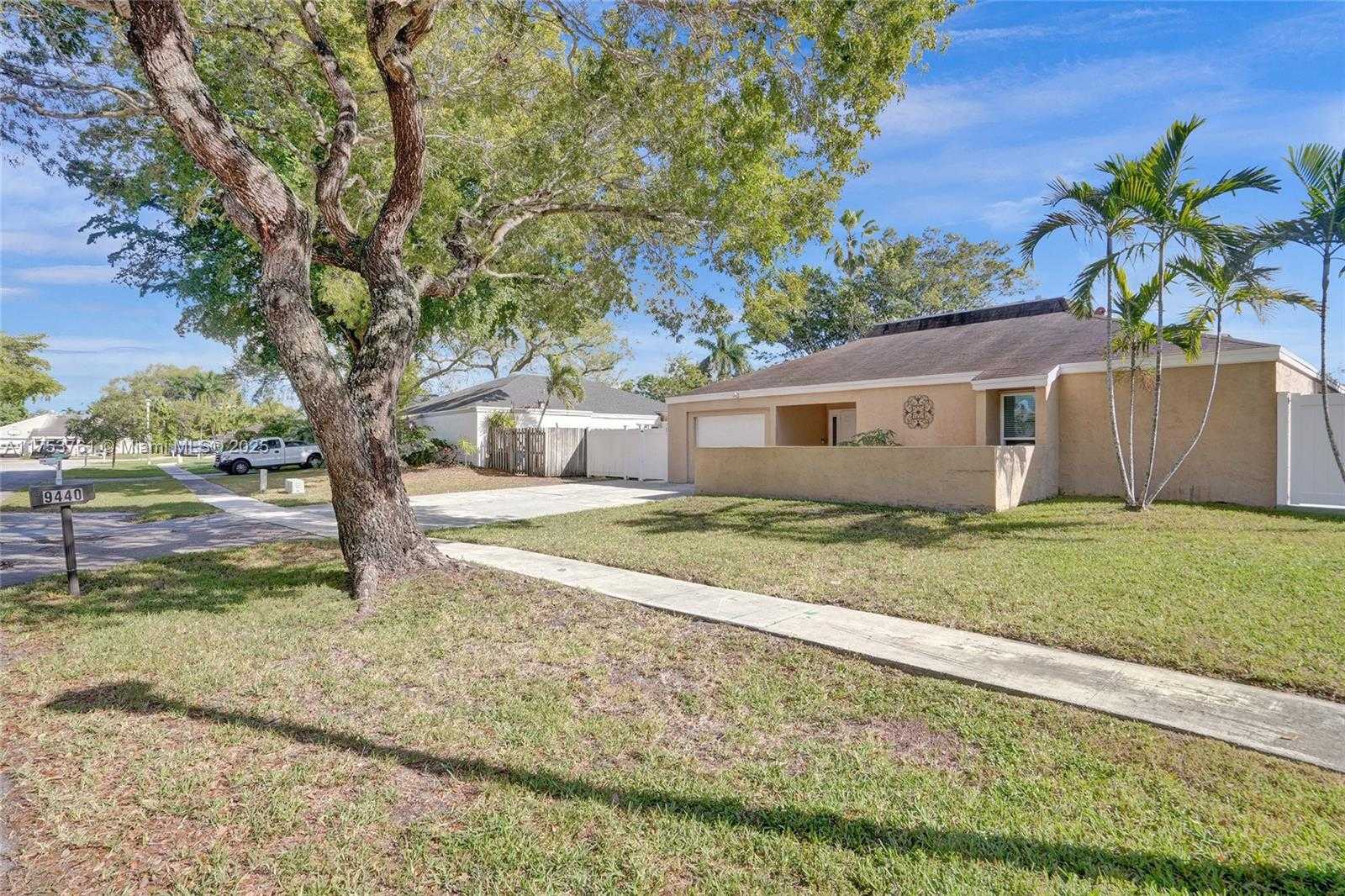 Small Image of 9440 SOUTH WEST 49TH PL, Cooper City Number 52