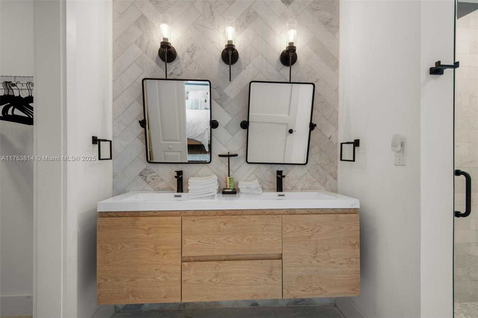 Small Image of 13011 OLEANDER DR, Panama City Number 25