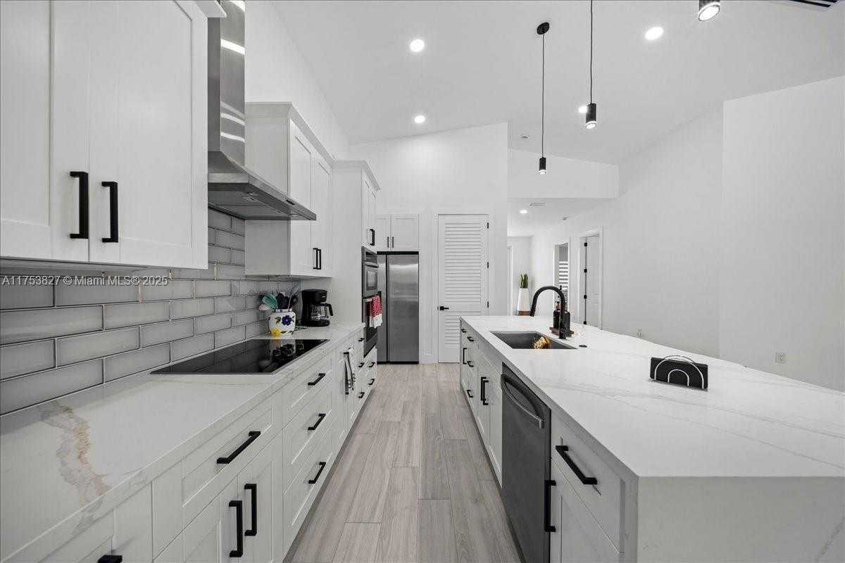 Small Image of 2144 BARBADO AVE, Fort Myers Number 13