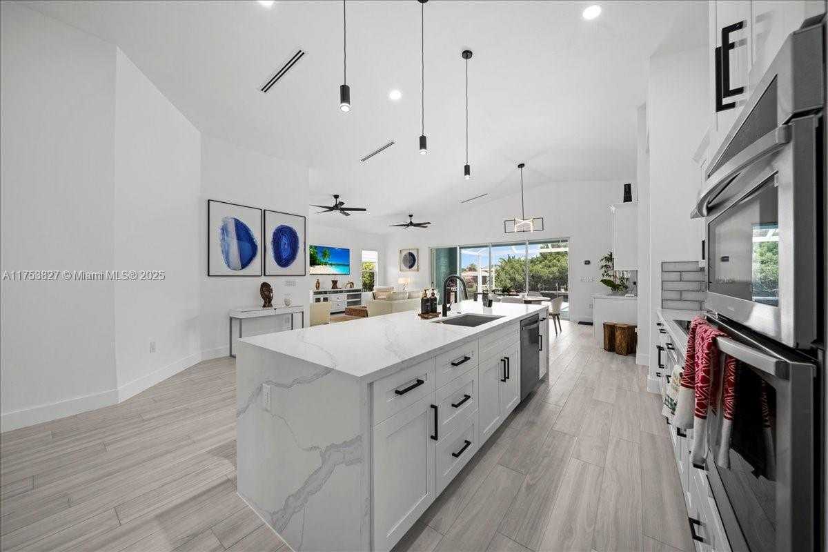 Small Image of 2144 BARBADO AVE, Fort Myers Number 14