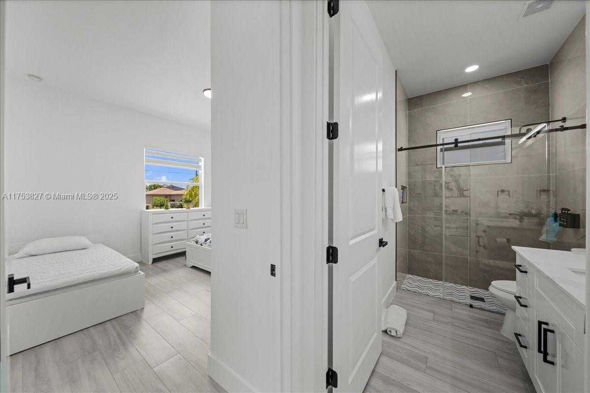 Small Image of 2144 BARBADO AVE, Fort Myers Number 19