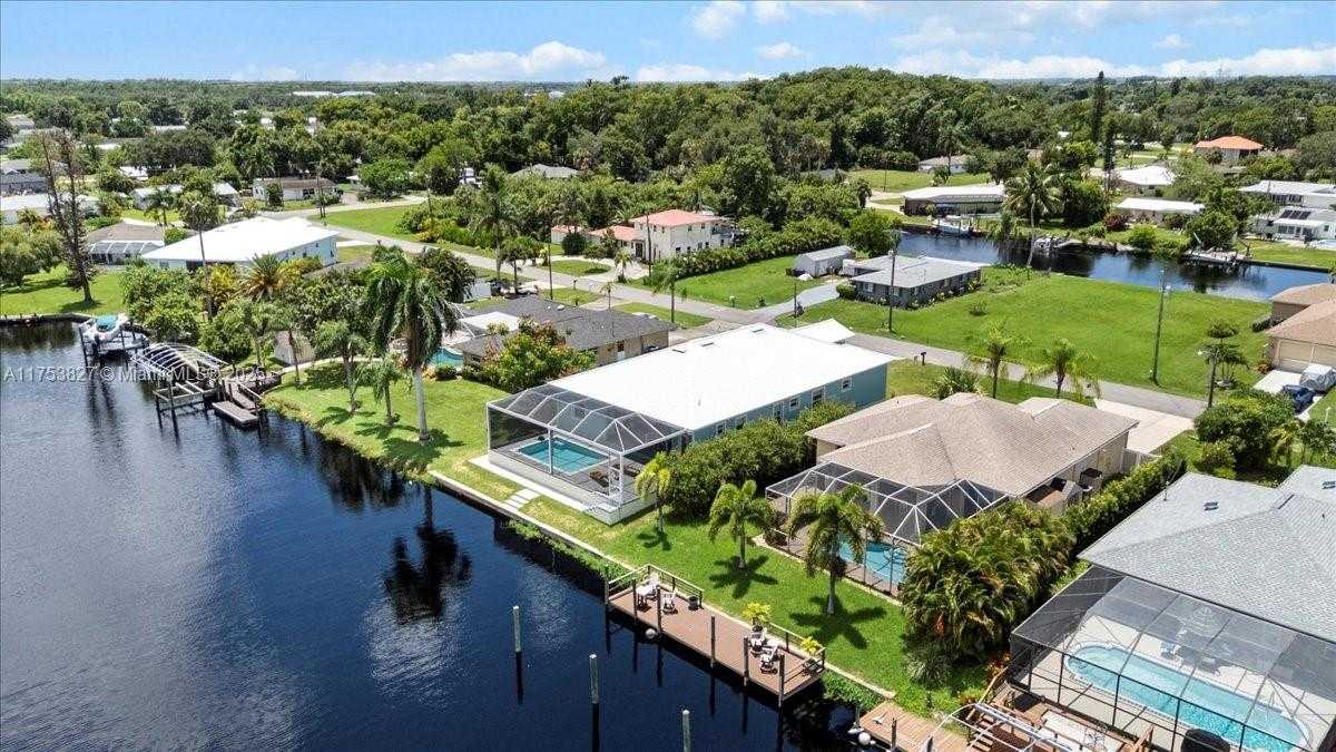 Small Image of 2144 BARBADO AVE, Fort Myers Number 2